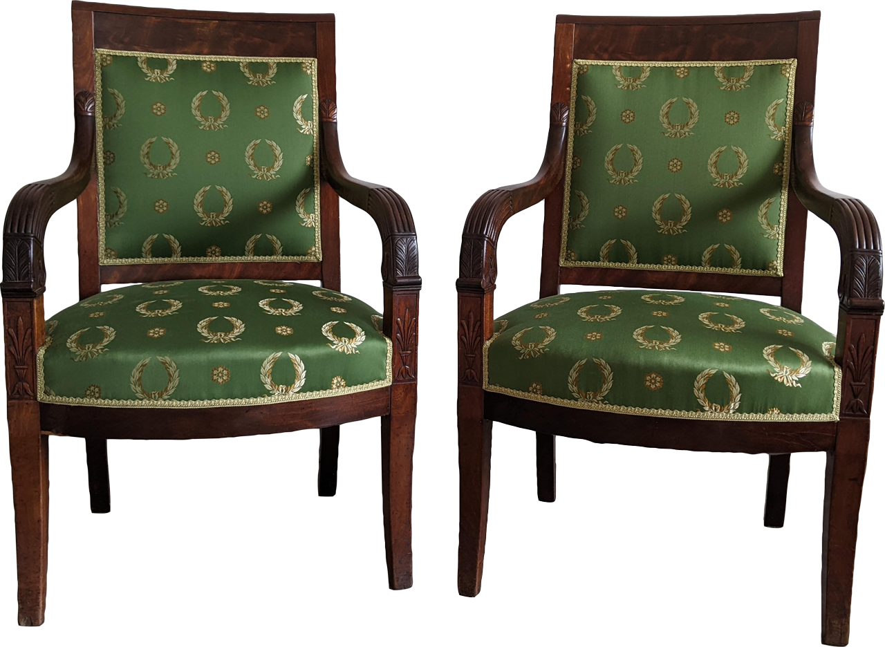 estauration de deux fauteuils de style Empire avec changement de tissu. Tissu vert à motifs trouvé chez Casal, finition lézarde de chez Houles, travail effectué par l'Atelier Entrelacs à Rennes