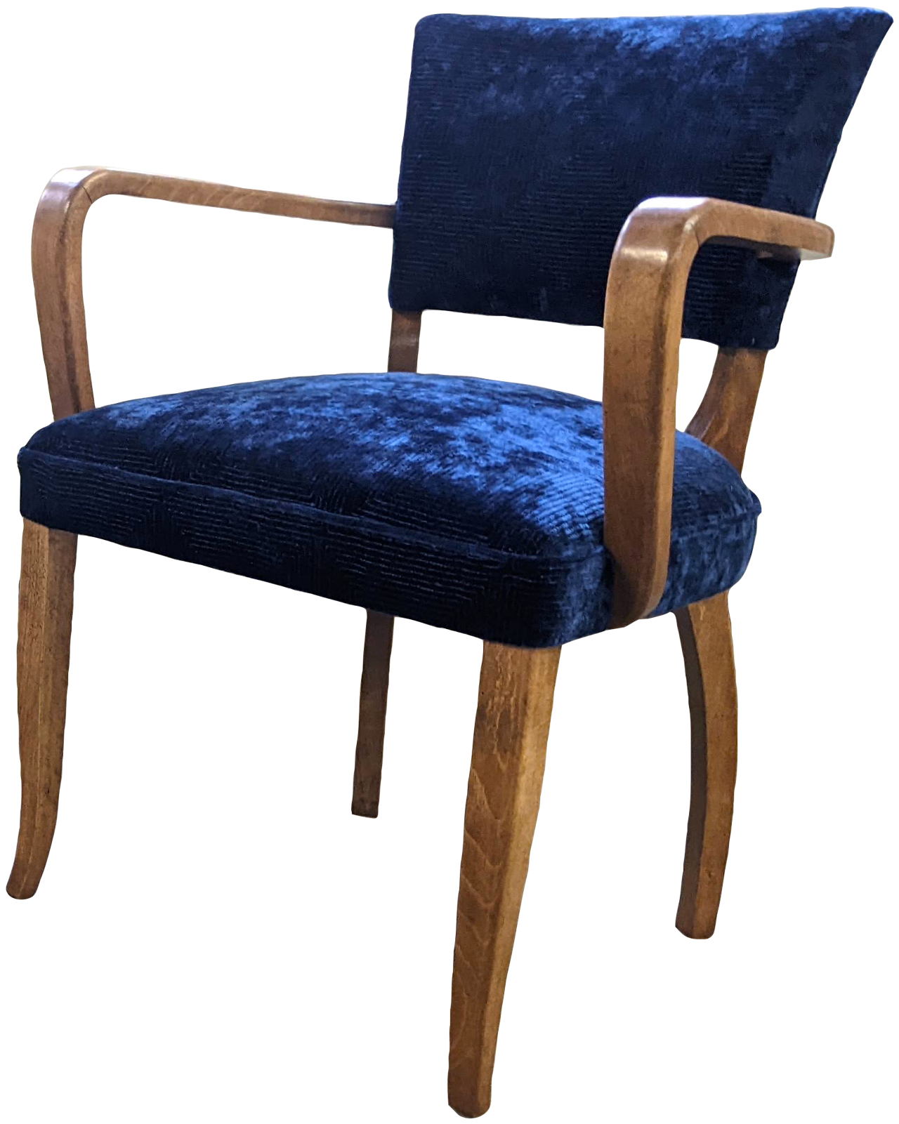 Fauteuil restauré avec un tissu en velours bleu, travail de tapisserie d'ameublement réalisé à Rennes.