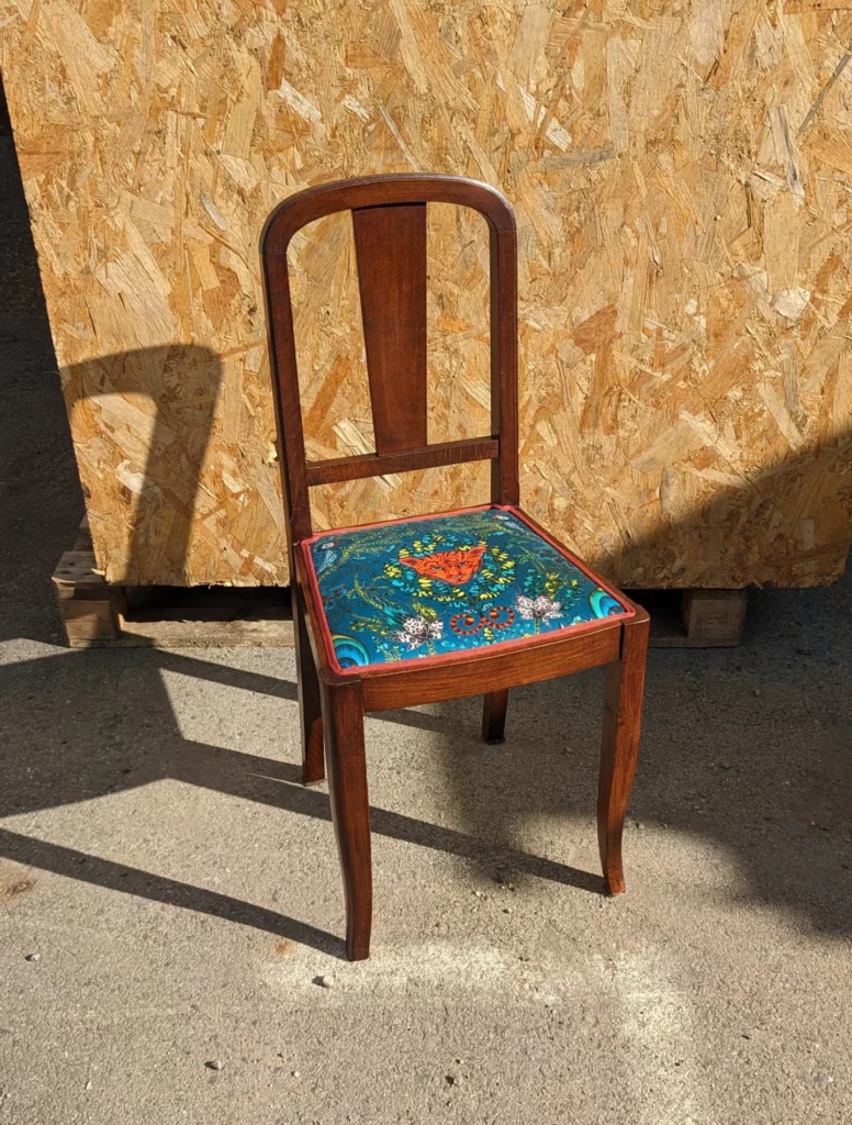 Restauration d’une chaise style art déco au tissu jungle