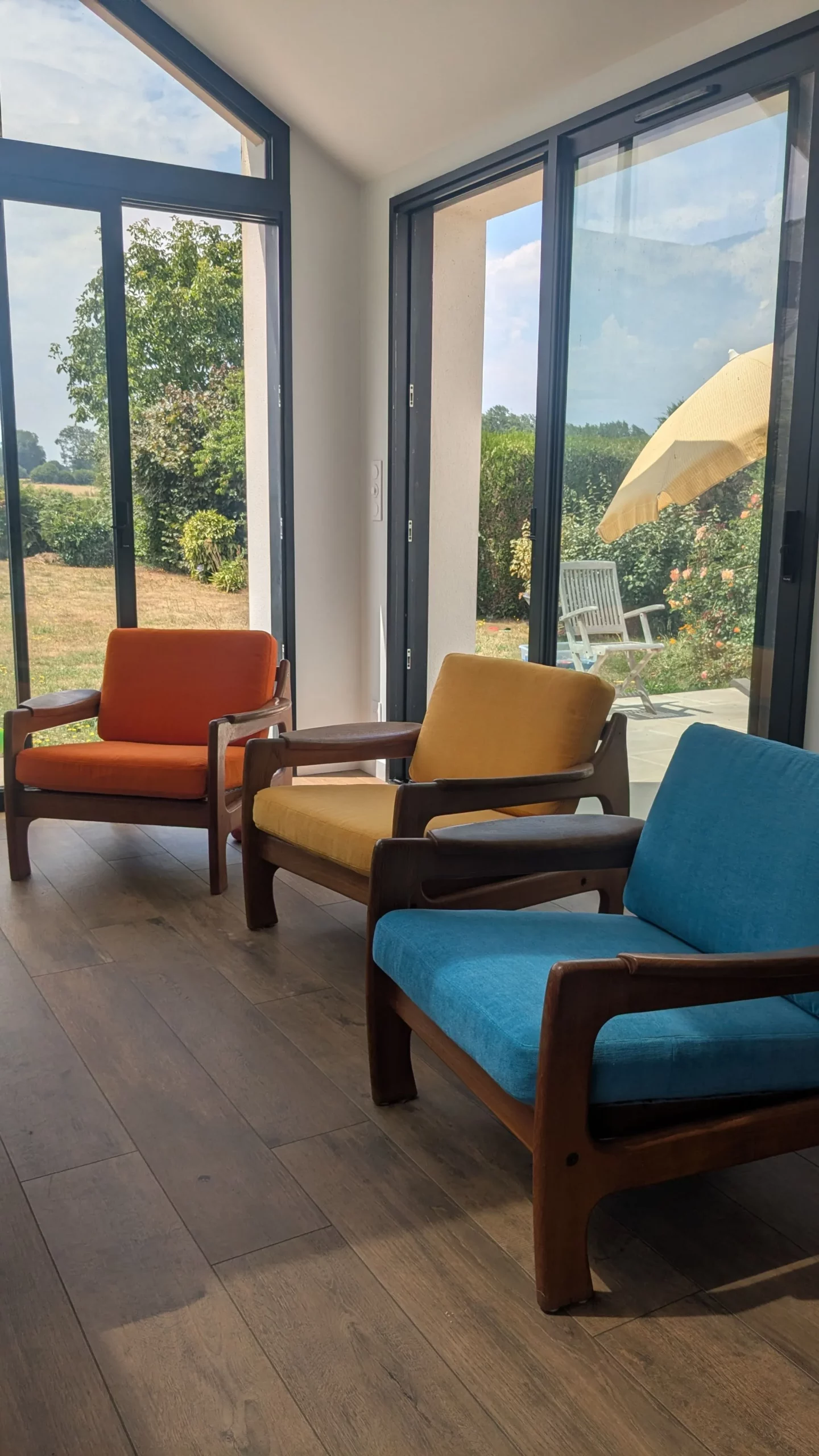 Nouveaux coussins pour ces fauteuils scandinaves